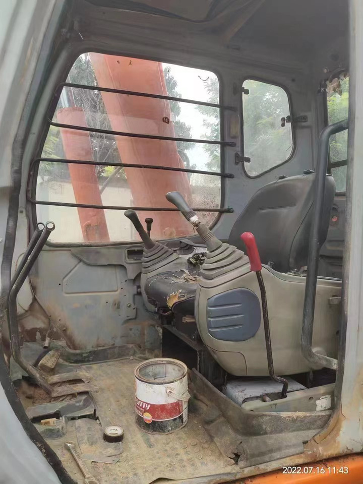 HITACHI EX60-5 - Minibagger: das Bild 4 HITACHI EX60-5 - Minibagger: das Bild 4