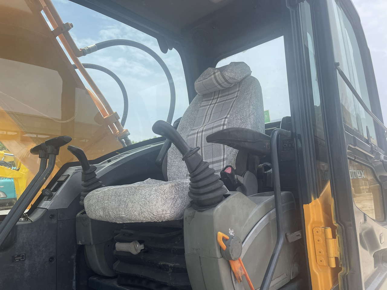 HYUNDAI 220LC-9S - Kettenbagger: das Bild 4 HYUNDAI 220LC-9S - Kettenbagger: das Bild 4