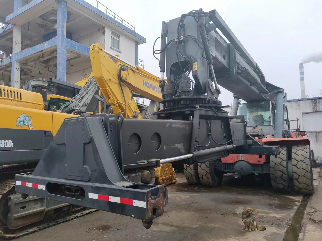 KARMAL DRF450 - Reach stacker: das Bild 2 KARMAL DRF450 - Reach stacker: das Bild 2