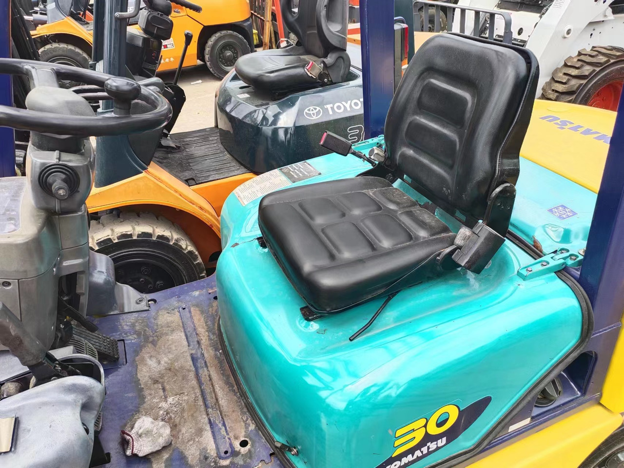 KOMATSU FD30 - Dieselstapler: das Bild 5 KOMATSU FD30 - Dieselstapler: das Bild 5