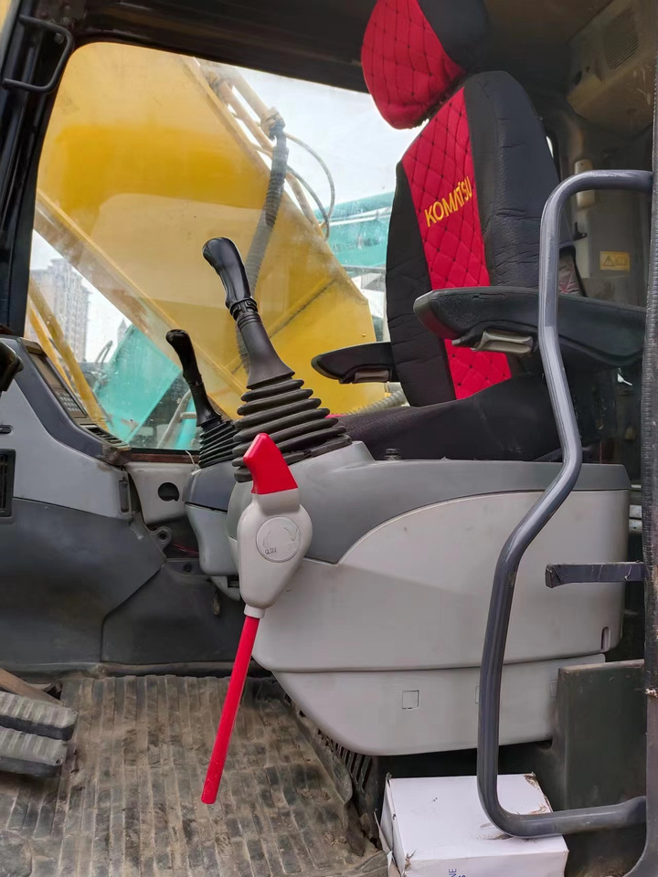 KOMATSU PC200-7 - Kettenbagger: das Bild 3 KOMATSU PC200-7 - Kettenbagger: das Bild 3