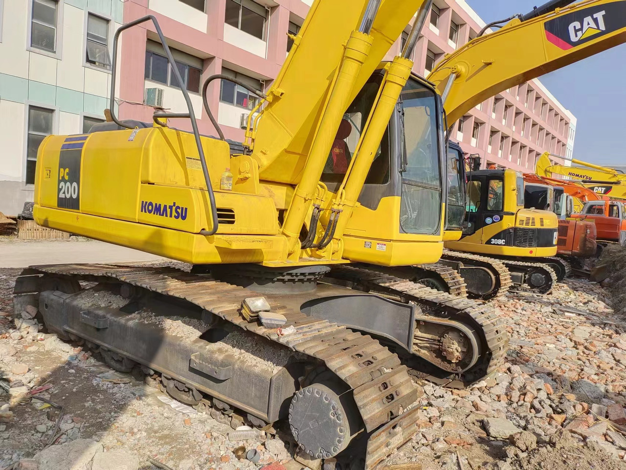 KOMATSU PC200-7 - Kettenbagger: das Bild 5 KOMATSU PC200-7 - Kettenbagger: das Bild 5