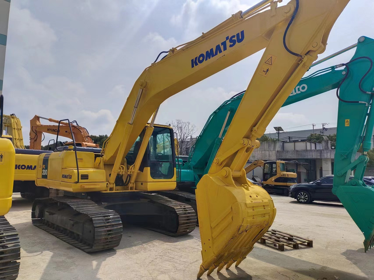 KOMATSU PC200-7 - Kettenbagger: das Bild 1 KOMATSU PC200-7 - Kettenbagger: das Bild 1