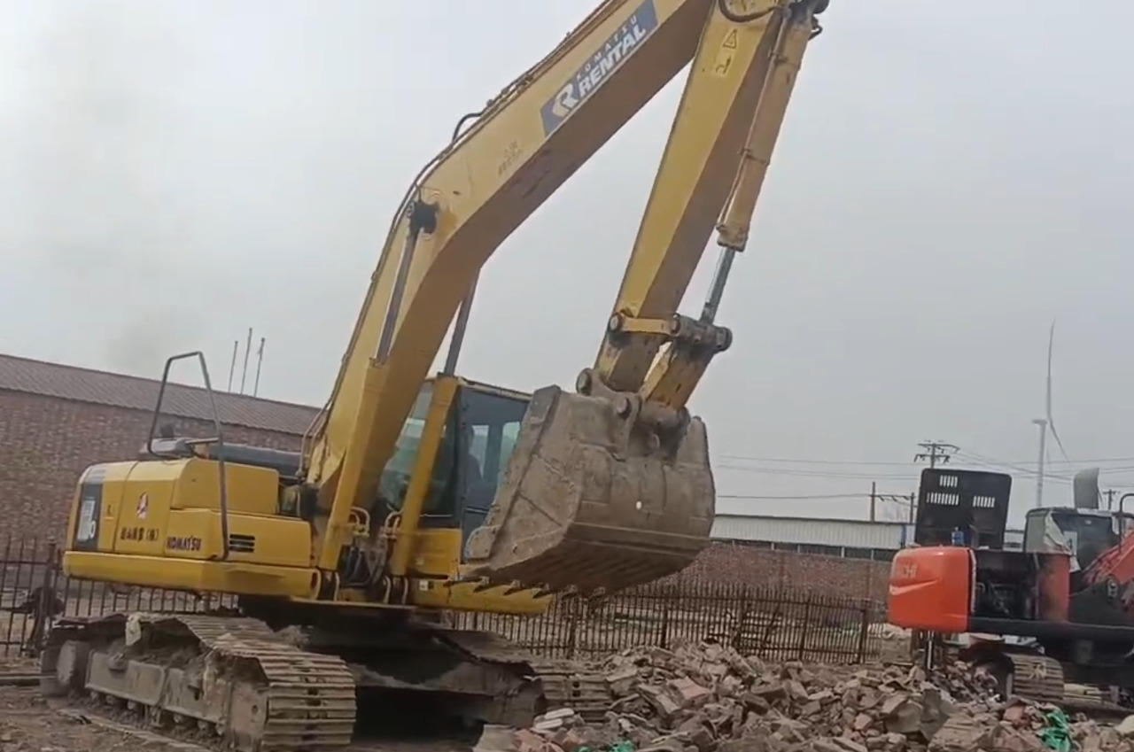 KOMATSU PC200-8N1 - Kettenbagger: das Bild 1 KOMATSU PC200-8N1 - Kettenbagger: das Bild 1