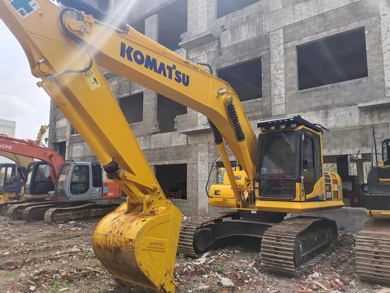 KOMATSU PC200-8N1 - Kettenbagger: das Bild 5 KOMATSU PC200-8N1 - Kettenbagger: das Bild 5
