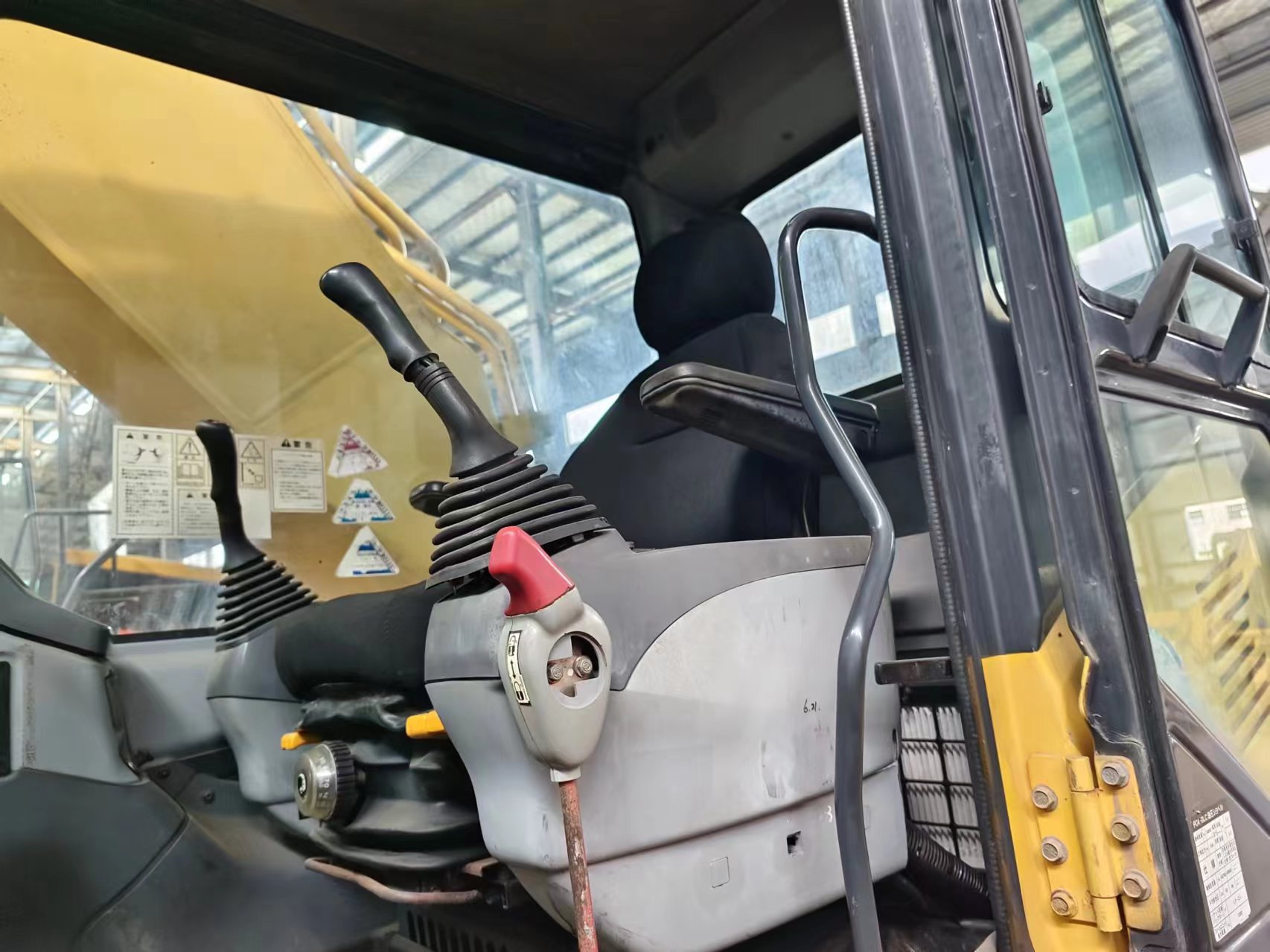 KOMATSU PC400-7 - Kettenbagger: das Bild 5 KOMATSU PC400-7 - Kettenbagger: das Bild 5