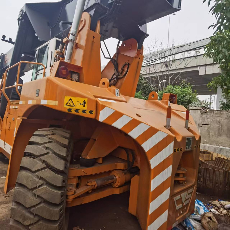 LIEBHERR 278 - Reach stacker: das Bild 5 LIEBHERR 278 - Reach stacker: das Bild 5