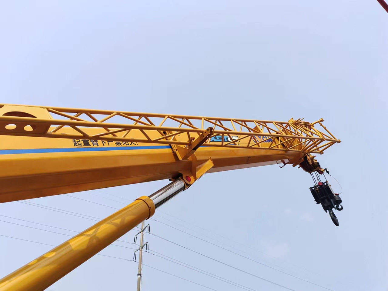 XCMG QY25K - Mobilkran: das Bild 5 XCMG QY25K - Mobilkran: das Bild 5