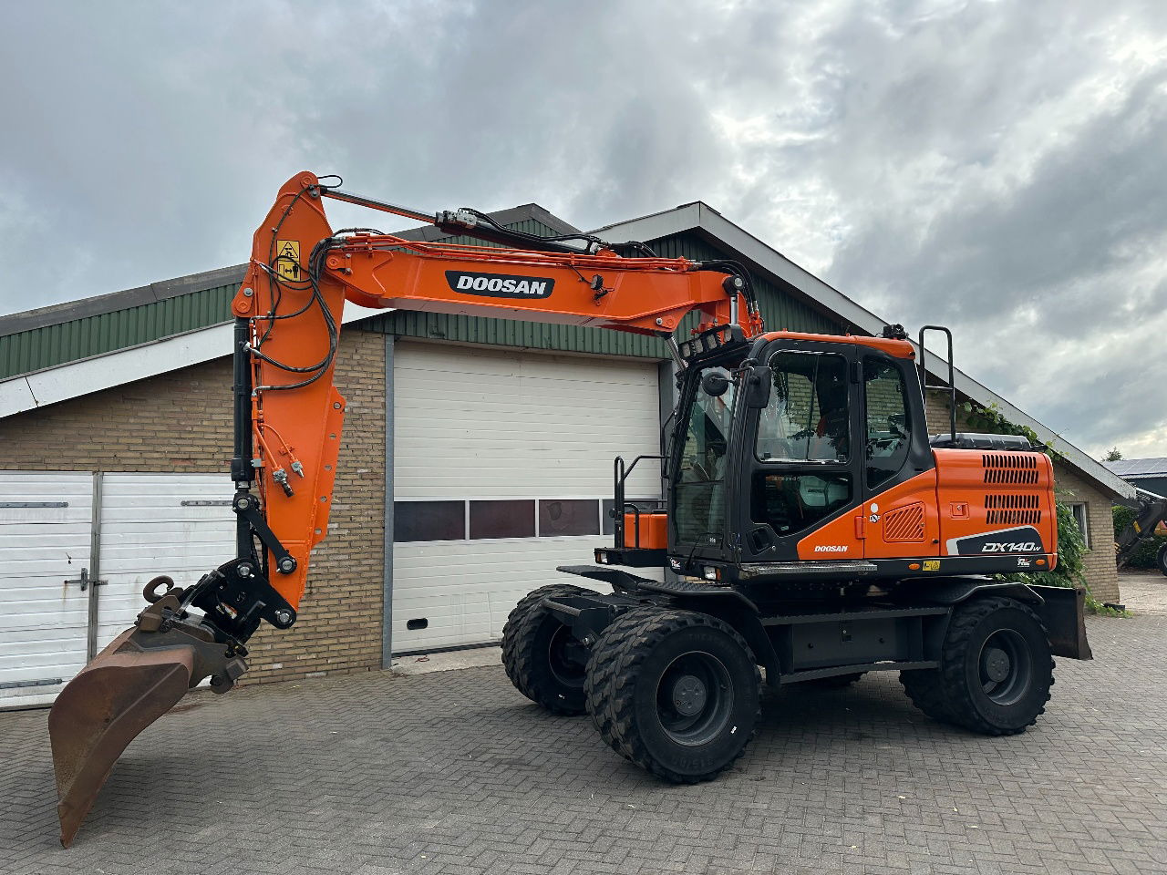 Doosan DX140W-5 - Mobilbagger: das Bild 2 Doosan DX140W-5 - Mobilbagger: das Bild 2