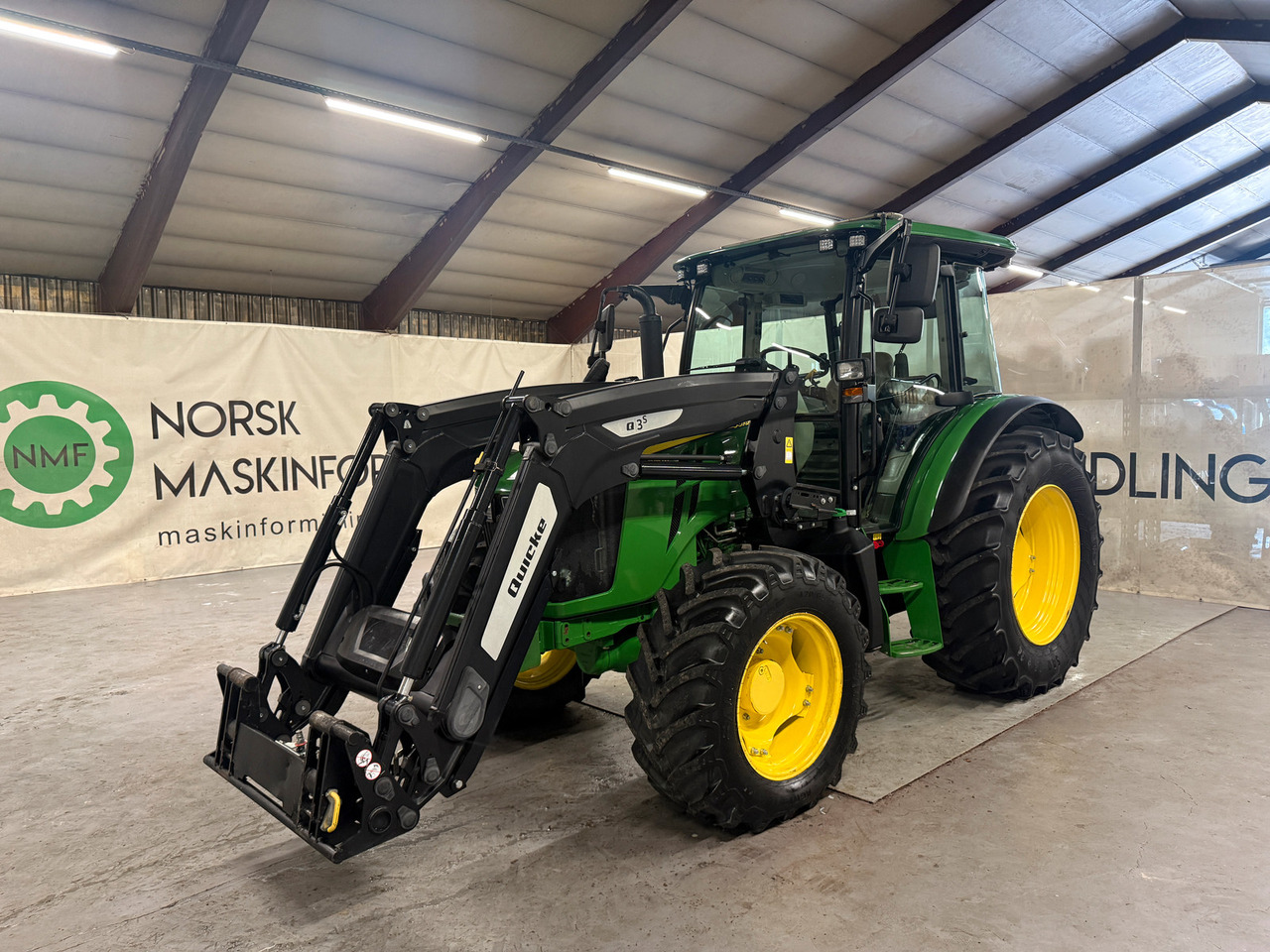 Traktor John Deere 5115M: das Bild 1