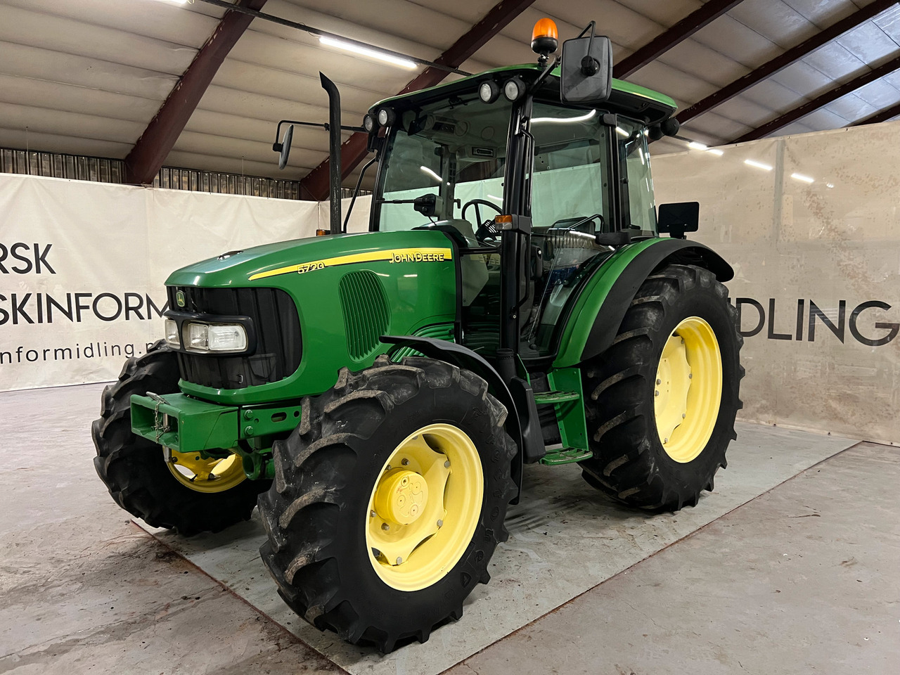 John Deere 5720 #KUN 1318 Timer# Kan selges med redusert mva# - Traktor: das Bild 2 John Deere 5720 #KUN 1318 Timer# Kan selges med redusert mva# - Traktor: das Bild 2