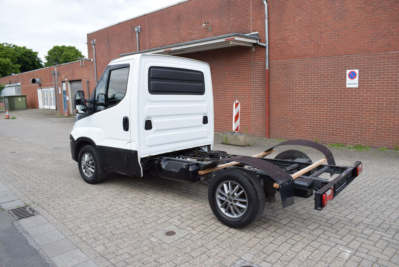 Iveco Daily 35 S21 3,0 Automatik Luftfederung Tempomat - Fahrgestell LKW: das Bild 4 Iveco Daily 35 S21 3,0 Automatik Luftfederung Tempomat - Fahrgestell LKW: das Bild 4