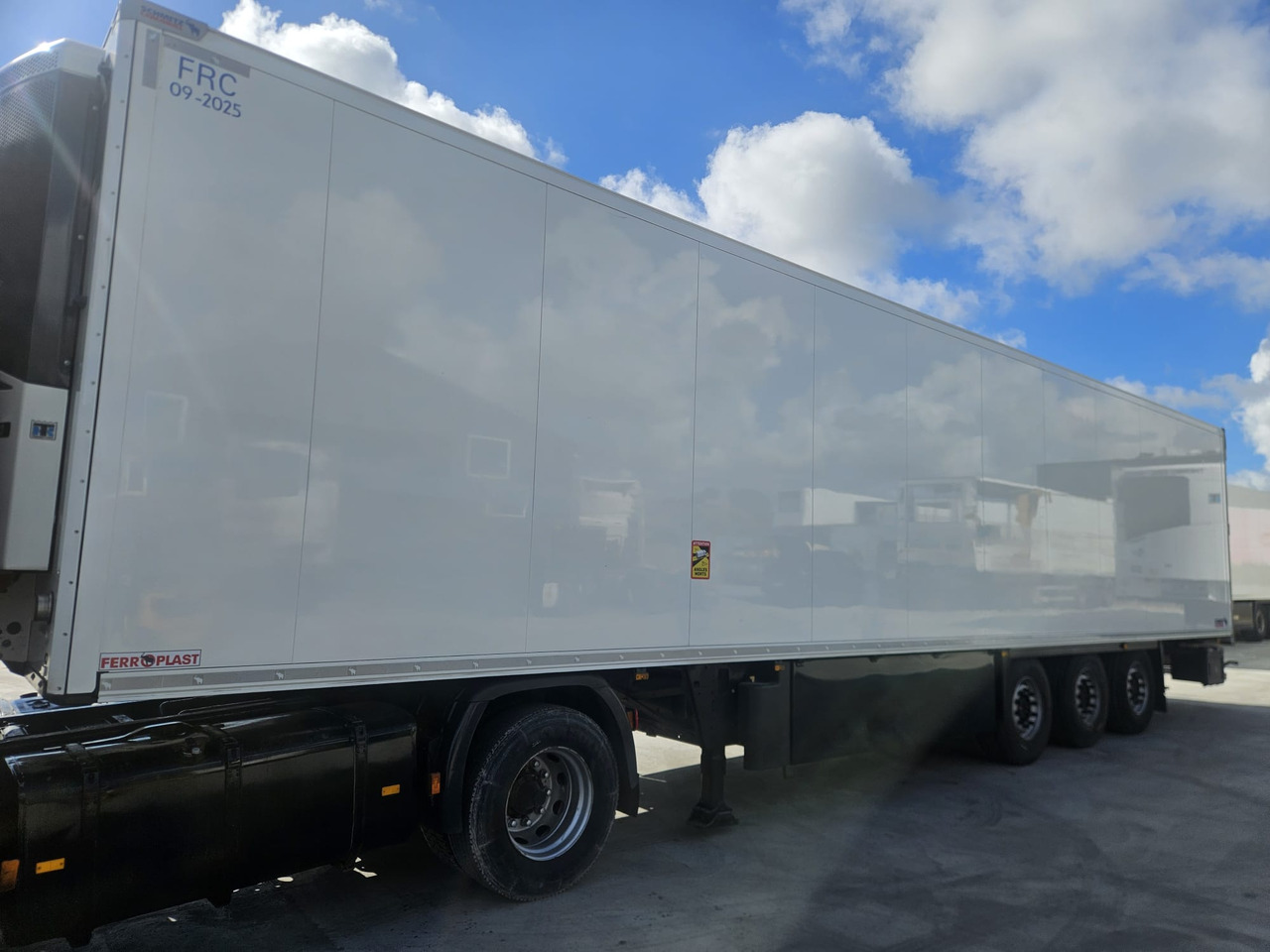 SCHMITZ CARGOBULL SKO 24/L - FP 60 ThermoKing SLXi300 - Kühlkoffer Auflieger: das Bild 2 SCHMITZ CARGOBULL SKO 24/L - FP 60 ThermoKing SLXi300 - Kühlkoffer Auflieger: das Bild 2