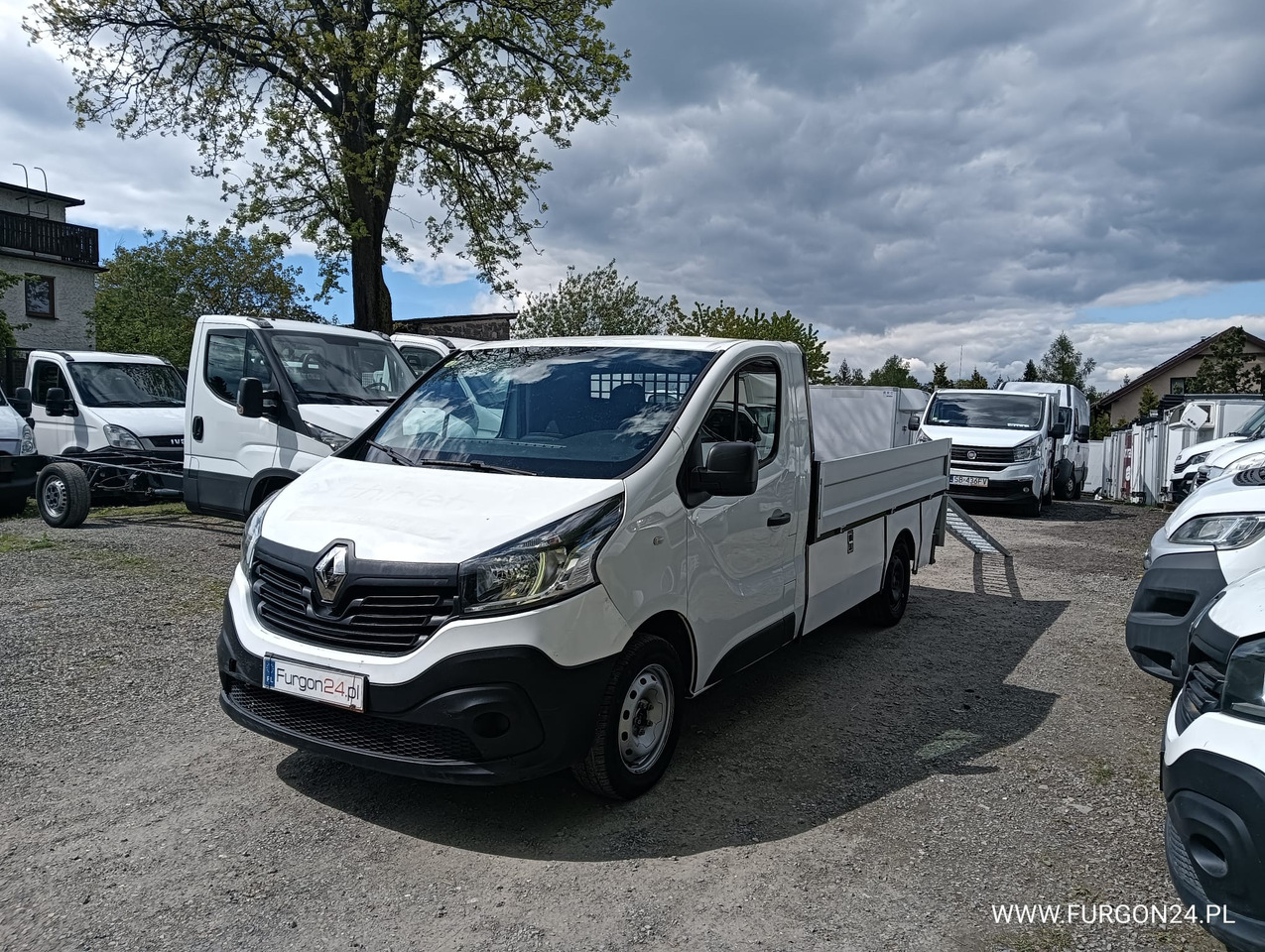 RENAULT TRAFIC SKRZYNIA PAKA Z NAJAZDAMI I PÓŁKAMI NR 689 - Pritsche Transporter: das Bild 1 RENAULT TRAFIC SKRZYNIA PAKA Z NAJAZDAMI I PÓŁKAMI NR 689 - Pritsche Transporter: das Bild 1