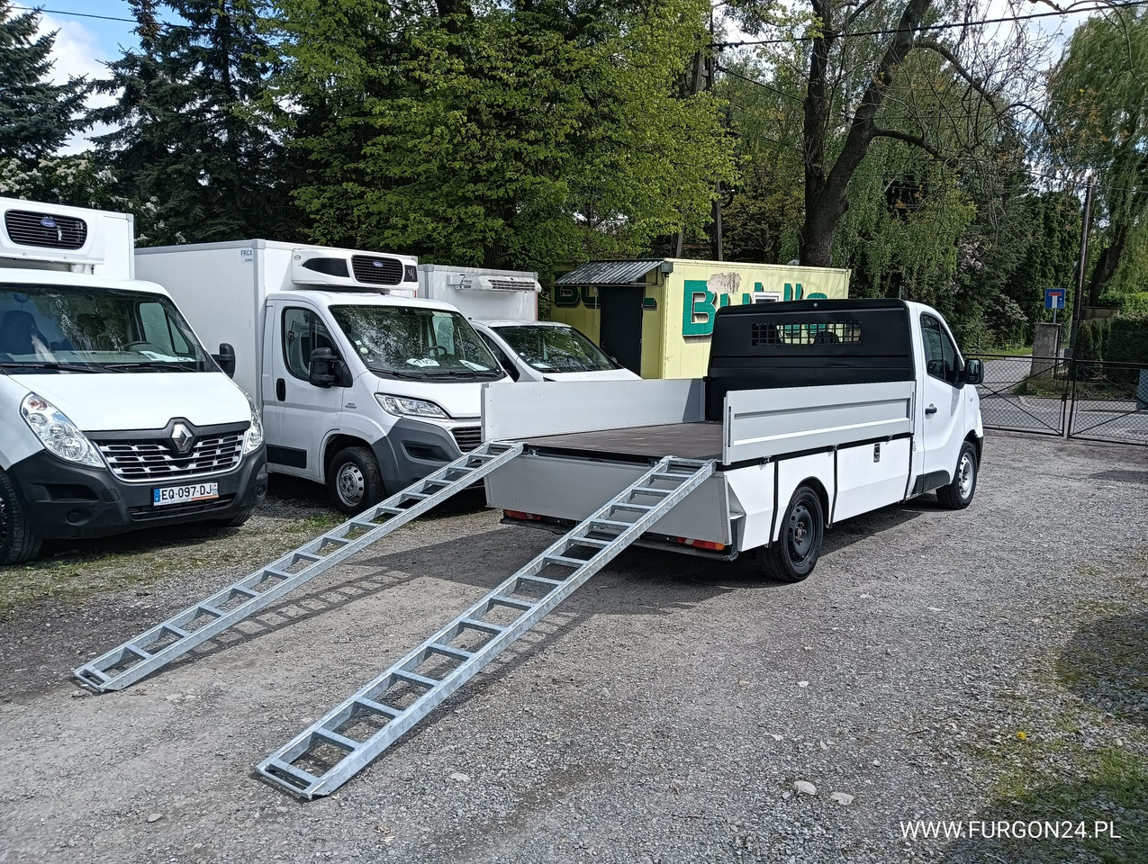 RENAULT TRAFIC SKRZYNIA PAKA Z NAJAZDAMI I PÓŁKAMI NR 689 - Pritsche Transporter: das Bild 4 RENAULT TRAFIC SKRZYNIA PAKA Z NAJAZDAMI I PÓŁKAMI NR 689 - Pritsche Transporter: das Bild 4