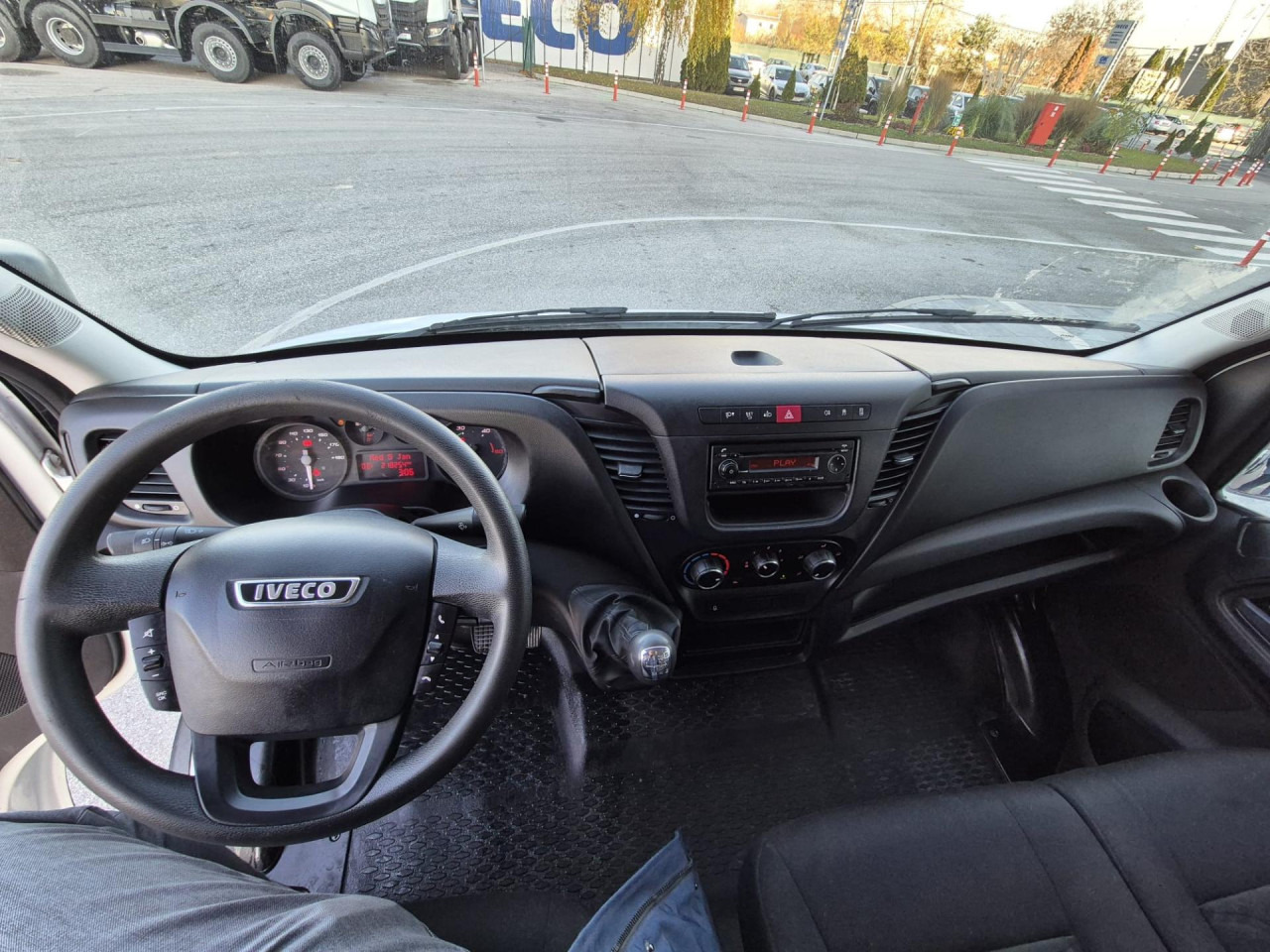 IVECO DAILY35C13V12m3 - Personentransporter: das Bild 2 IVECO DAILY35C13V12m3 - Personentransporter: das Bild 2