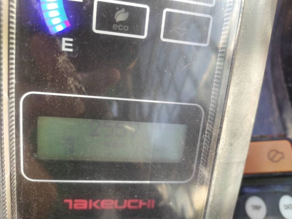 Takeuchi TL 8 - Kompaktlader: das Bild 5 Takeuchi TL 8 - Kompaktlader: das Bild 5