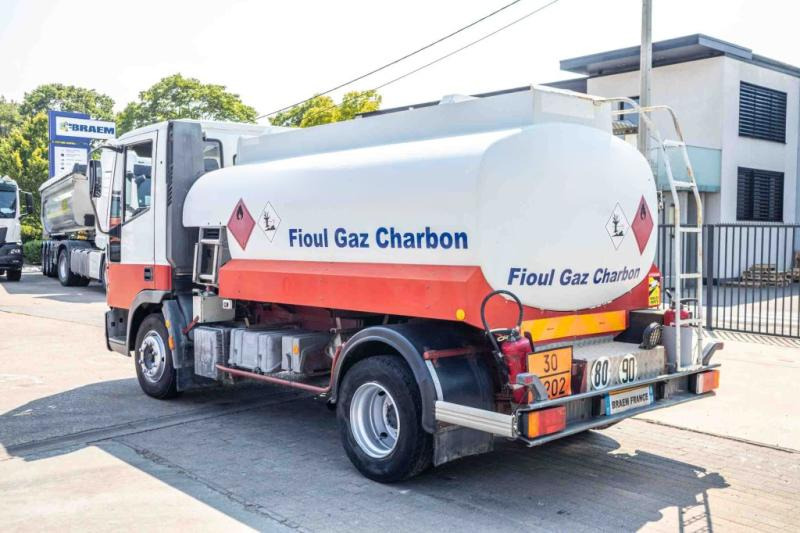 Iveco 85E15+ CITERNE 5000 L - Tankwagen: das Bild 4 Iveco 85E15+ CITERNE 5000 L - Tankwagen: das Bild 4