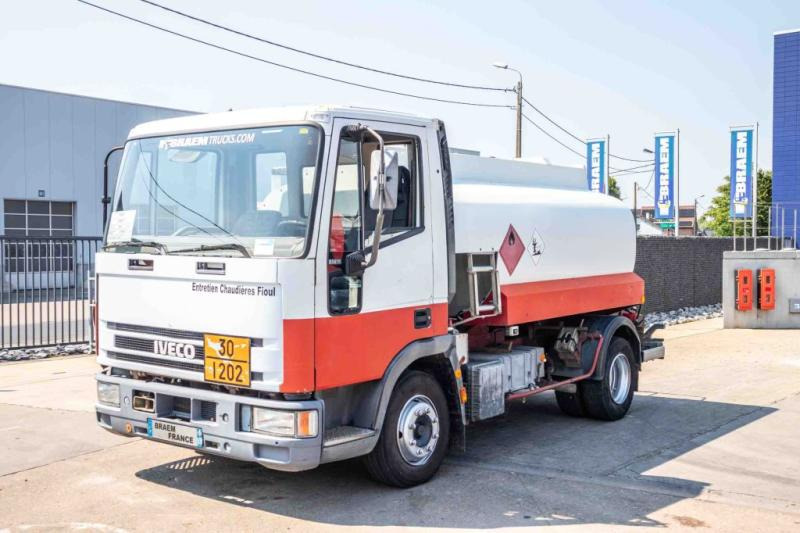 Iveco 85E15+ CITERNE 5000 L - Tankwagen: das Bild 1 Iveco 85E15+ CITERNE 5000 L - Tankwagen: das Bild 1
