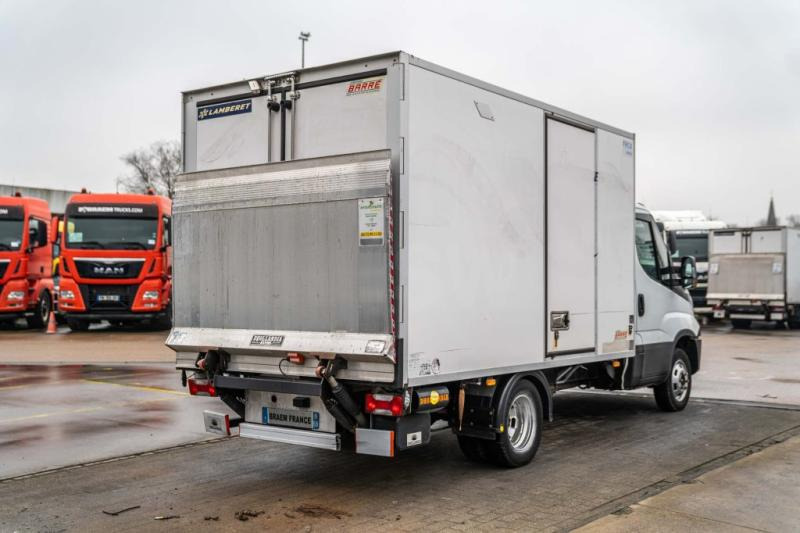 Iveco DAILY 35.180 +CARRIER + DHOLLANDIA - Kühltransporter: das Bild 4 Iveco DAILY 35.180 +CARRIER + DHOLLANDIA - Kühltransporter: das Bild 4