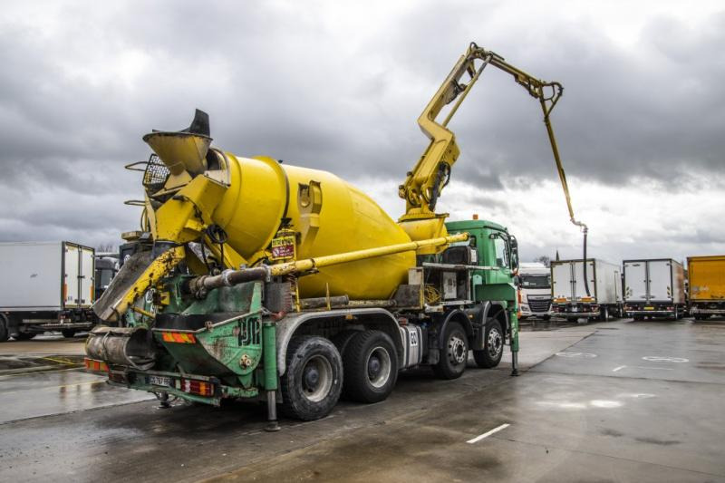 Betonpumpe Mercedes ACTROS 3241+PUTZMEISTER 24M: das Bild 6