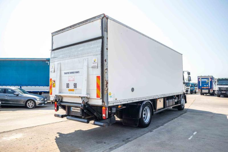 Renault MIDLUM 280DXI+POUSSIN/CHICKEN/KUIKEN/KÛKEN - Kühlkoffer LKW: das Bild 3 Renault MIDLUM 280DXI+POUSSIN/CHICKEN/KUIKEN/KÛKEN - Kühlkoffer LKW: das Bild 3