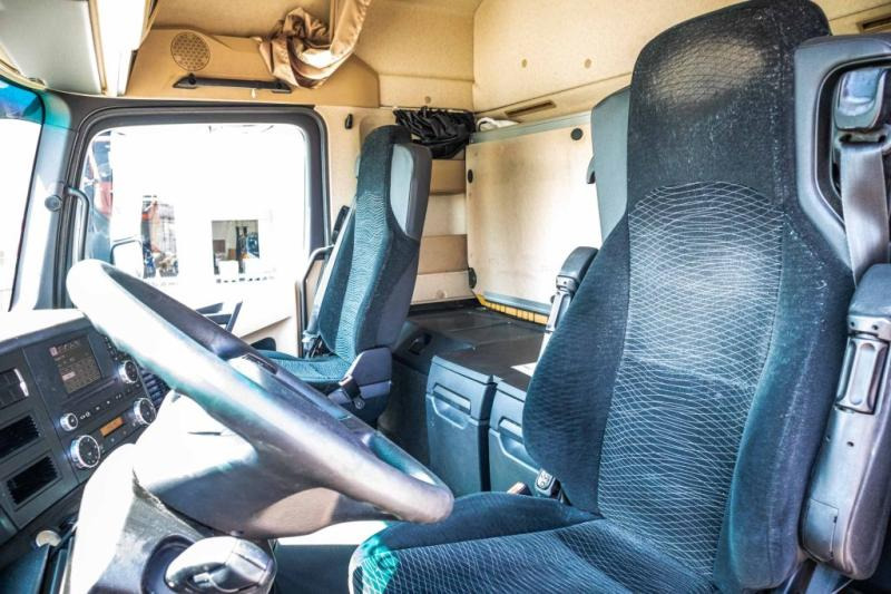Innenraum Bild 2: Sattelzugmaschine Mercedes ACTROS 1848 LS