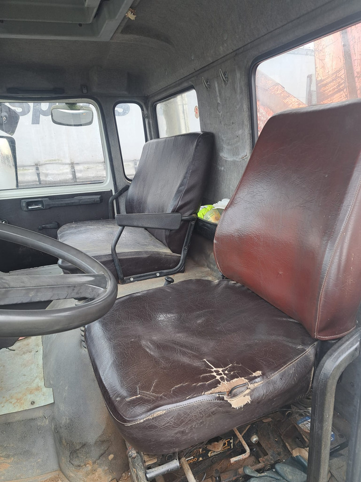 RENAULT - Pritsche LKW: das Bild 2 RENAULT - Pritsche LKW: das Bild 2