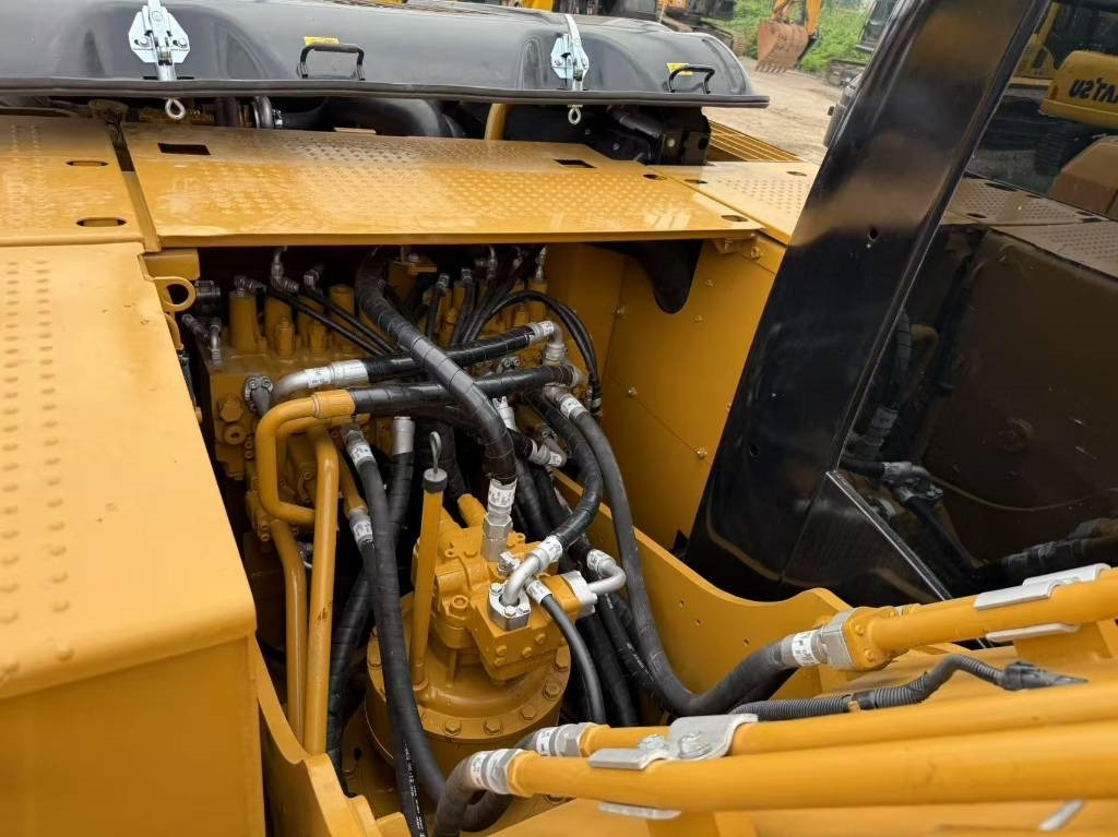 CAT 320D2 - Kettenbagger: das Bild 3 CAT 320D2 - Kettenbagger: das Bild 3