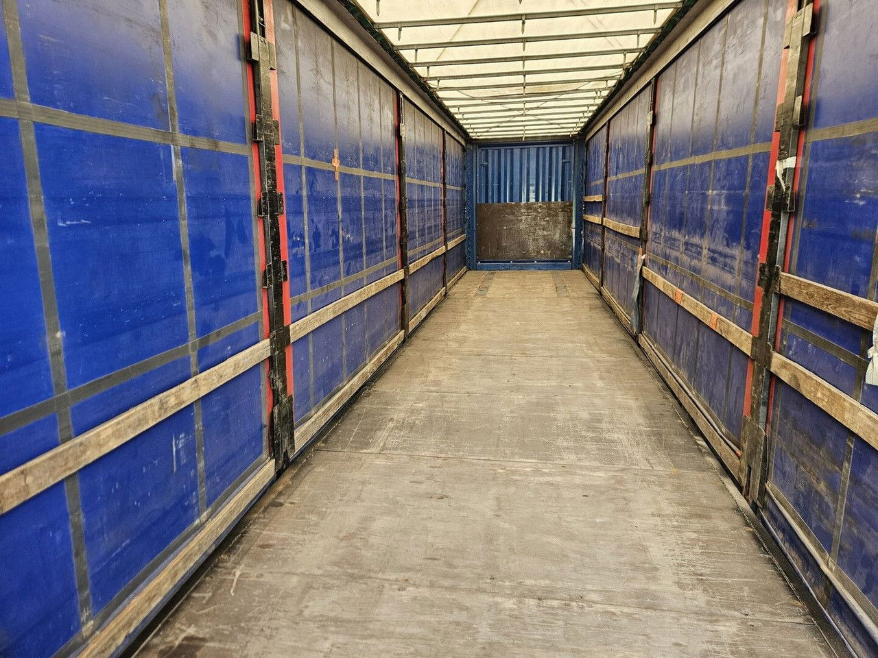 Krone SD - Axles SAF - Planenauflieger: das Bild 5 Krone SD - Axles SAF - Planenauflieger: das Bild 5
