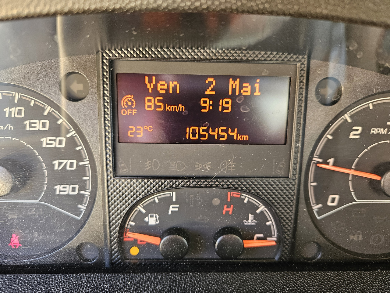 Citroen Jumper Control FT 350 L3H2 2.2 Blue HDI S&S 140 - Kastenwagen: das Bild 3 Citroen Jumper Control FT 350 L3H2 2.2 Blue HDI S&S 140 - Kastenwagen: das Bild 3