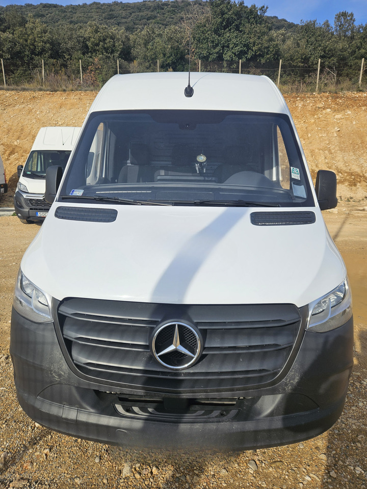 Mercedes-Benz Mercedes-Benz Sprinter L2H2 907 315 CDI - Koffer Transporter: das Bild 2 Mercedes-Benz Mercedes-Benz Sprinter L2H2 907 315 CDI - Koffer Transporter: das Bild 2