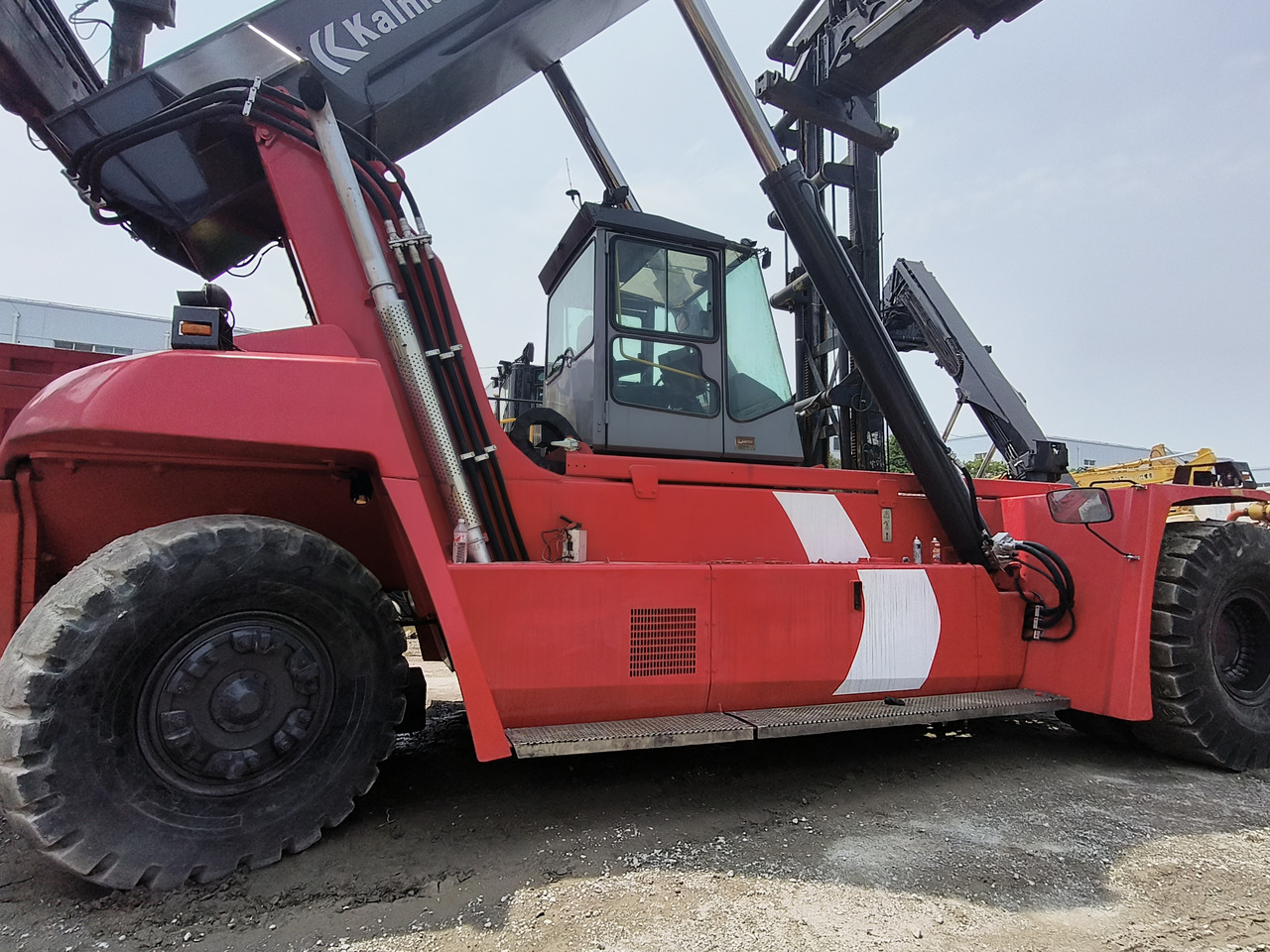 Baumaschine kalmar DRF450 Used container reach stacker: das Bild 6