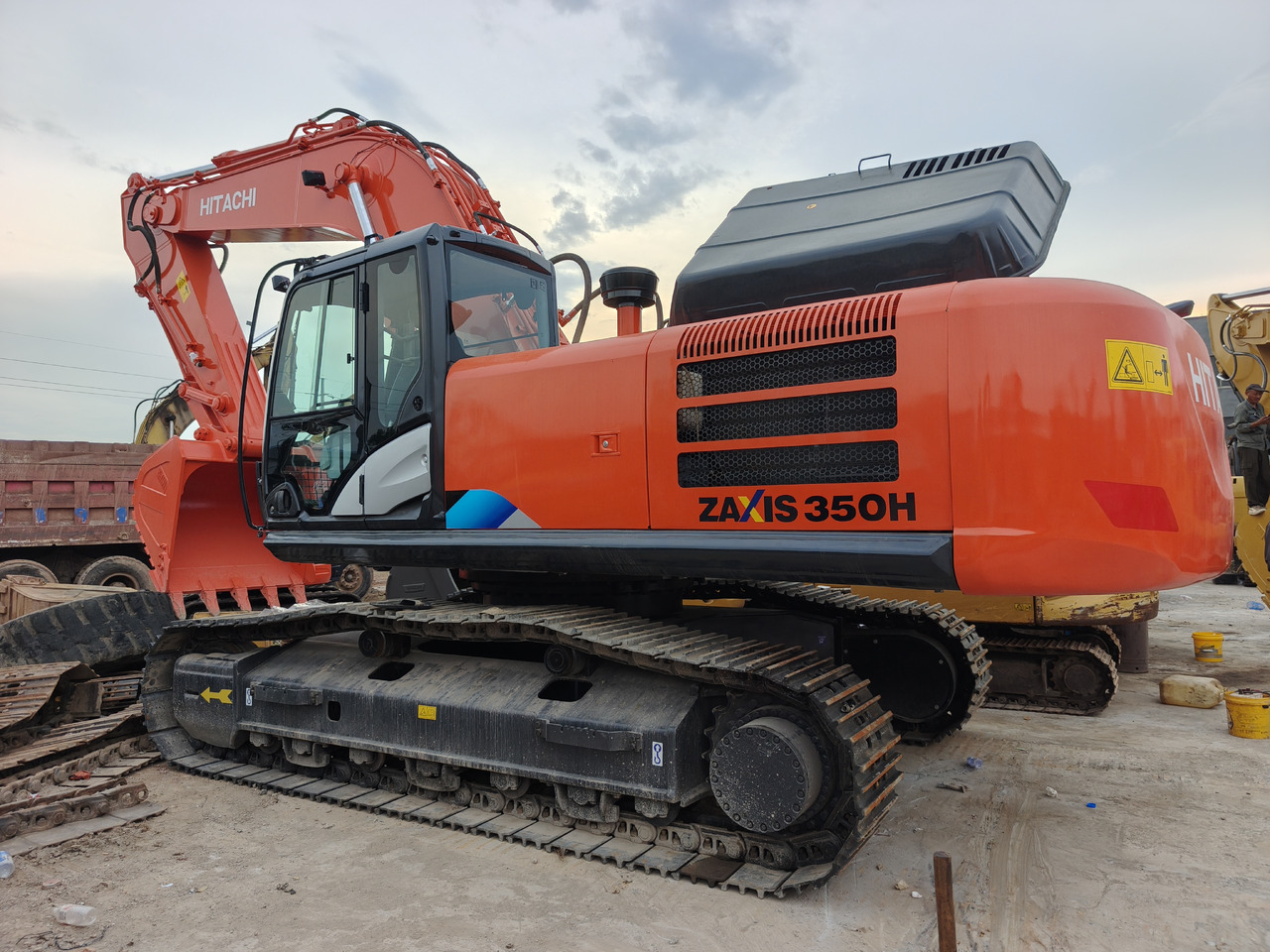 HITACHI ZX350H ZX350H-5G Used excavator - Kettenbagger: das Bild 1 HITACHI ZX350H ZX350H-5G Used excavator - Kettenbagger: das Bild 1