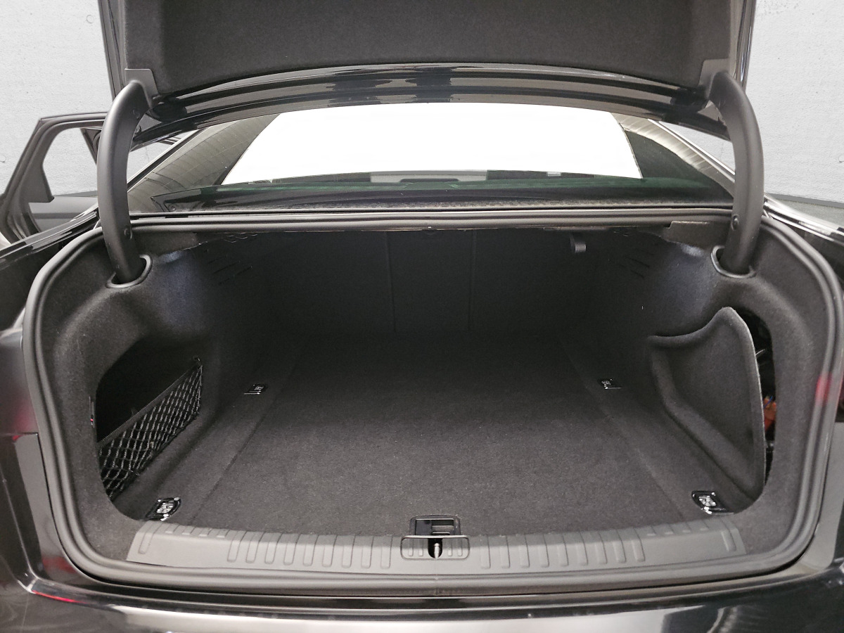 PKW AUDI A6 SEDAN: das Bild 14
