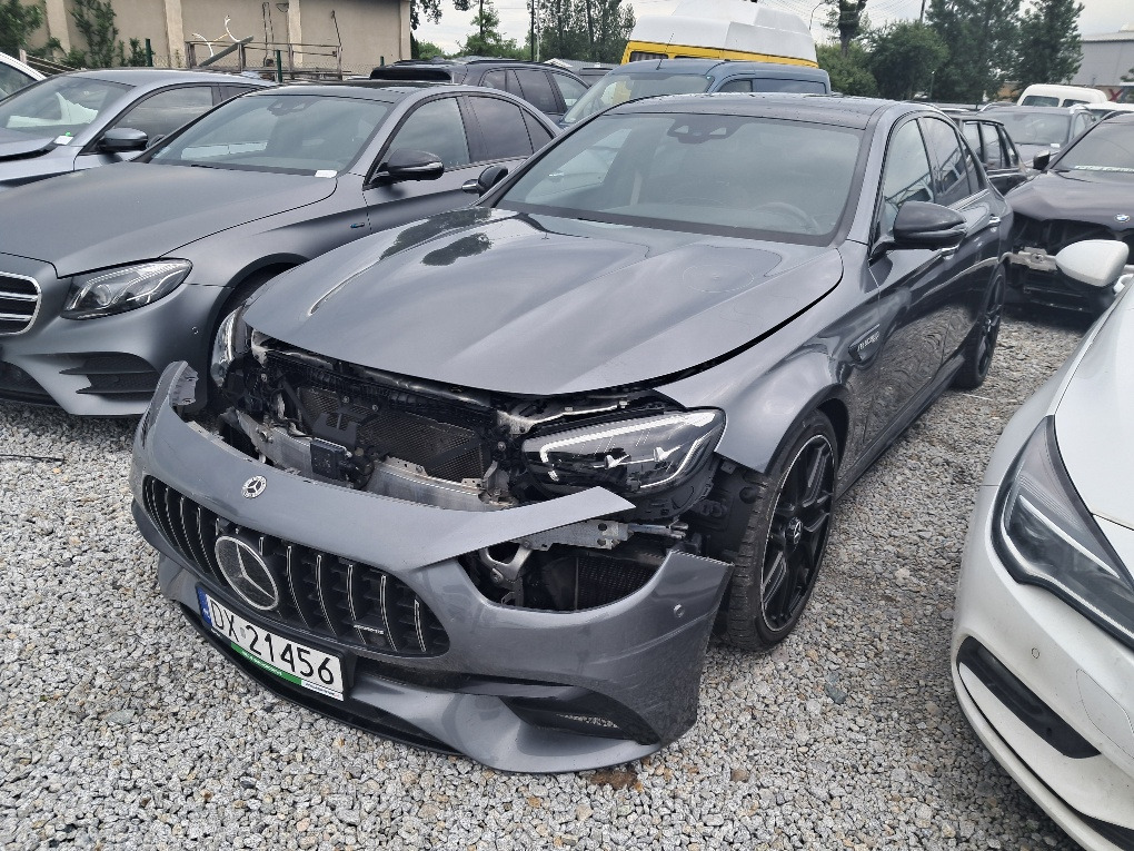 MERCEDES BENZ AMG E63S SEDAN - Limousine: das Bild 3 MERCEDES BENZ AMG E63S SEDAN - Limousine: das Bild 3