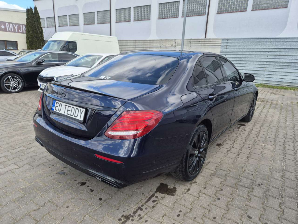 MERCEDES BENZ E 220 D 4MATIC SEDAN - Limousine: das Bild 4 MERCEDES BENZ E 220 D 4MATIC SEDAN - Limousine: das Bild 4