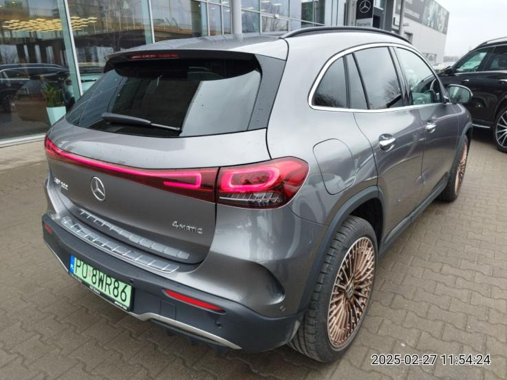 MERCEDES BENZ EQA 300 SUV - SUV/ Geländewagen: das Bild 4 MERCEDES BENZ EQA 300 SUV - SUV/ Geländewagen: das Bild 4