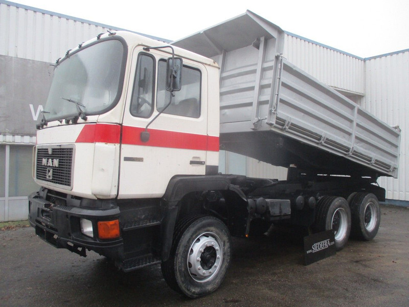 MAN 26 322 ZF Manual , 6x4 , 3 way tipper , Spring suspension - Kipper: das Bild 1 MAN 26 322 ZF Manual , 6x4 , 3 way tipper , Spring suspension - Kipper: das Bild 1