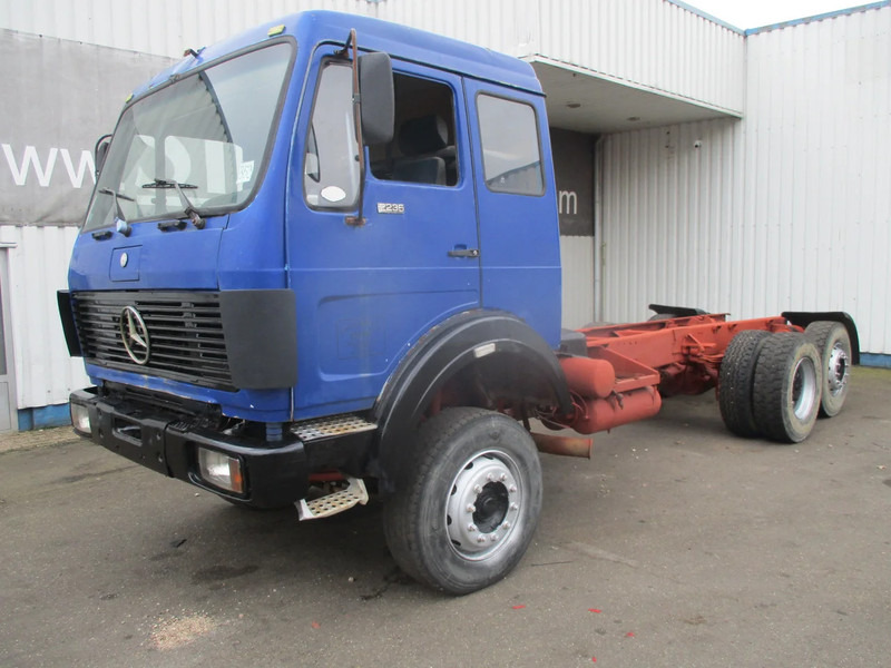 Mercedes-Benz 2435 ,V8 , Bi Turbo, 6x2 , Spring Suspension, Airco - Fahrgestell LKW: das Bild 1 Mercedes-Benz 2435 ,V8 , Bi Turbo, 6x2 , Spring Suspension, Airco - Fahrgestell LKW: das Bild 1