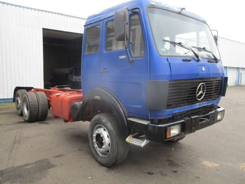 Mercedes-Benz 2435 ,V8 , Bi Turbo, 6x2 , Spring Suspension, Airco - Fahrgestell LKW: das Bild 4 Mercedes-Benz 2435 ,V8 , Bi Turbo, 6x2 , Spring Suspension, Airco - Fahrgestell LKW: das Bild 4