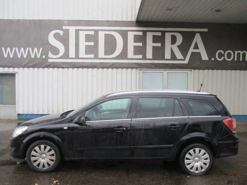 Opel Astra 1.7 CDTI , NOT RUNNING , Navi , Airco , lederen bekleding - PKW: das Bild 2 Opel Astra 1.7 CDTI , NOT RUNNING , Navi , Airco , lederen bekleding - PKW: das Bild 2