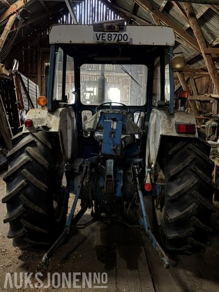 1975 FORD 4000 MED FRONTLASTER - Traktor: das Bild 5 1975 FORD 4000 MED FRONTLASTER - Traktor: das Bild 5