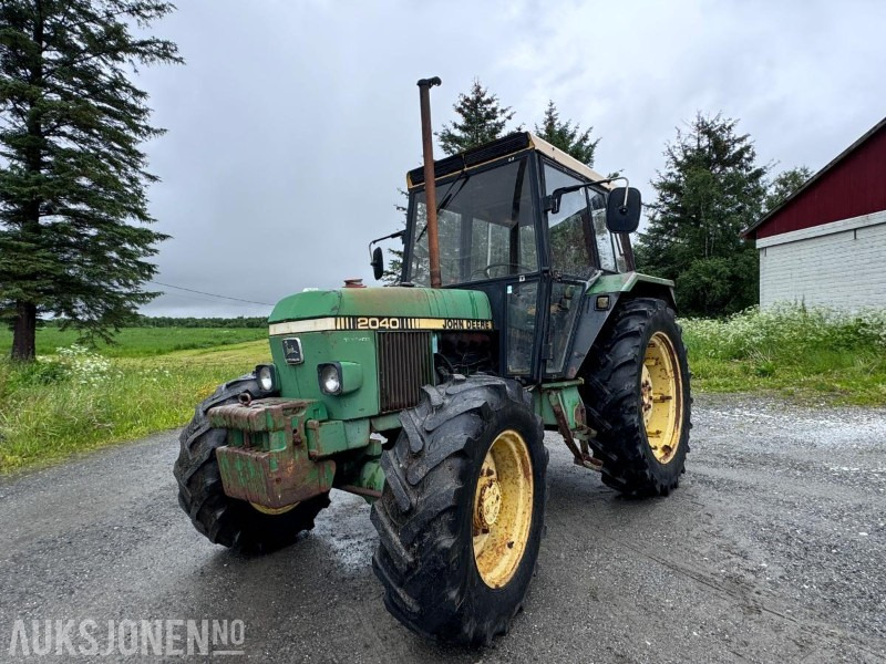 1981 John Deere 2040 - 4x4 - Hydraulisk toppstag og Triangel - 2 kjettinger - Traktor: das Bild 1 1981 John Deere 2040 - 4x4 - Hydraulisk toppstag og Triangel - 2 kjettinger - Traktor: das Bild 1