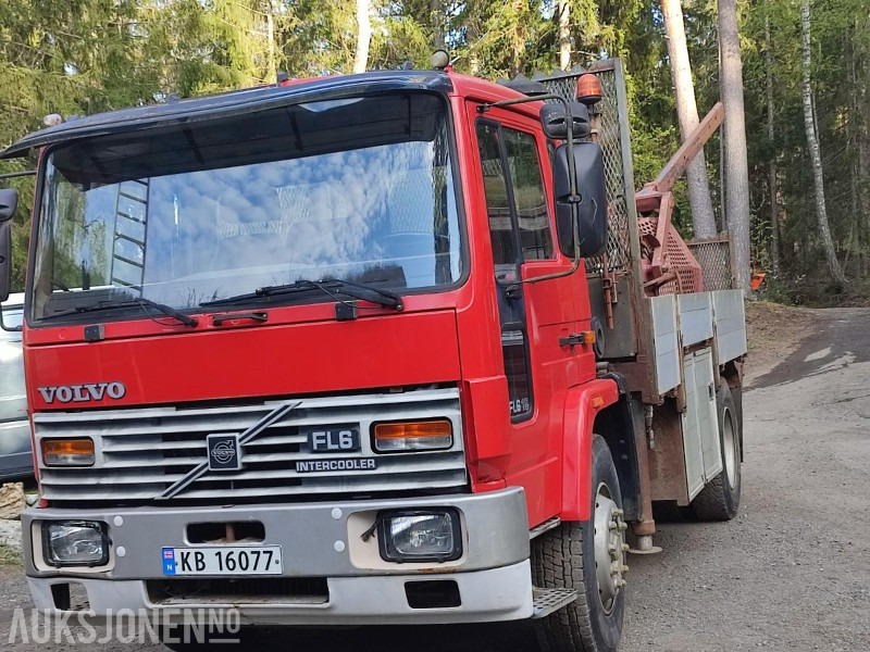 1986 Volvo FL616 4x2 Lastebil med kran Mannskapskurv Vinterdekk REPARASJONSOBJEKT - Autokran: das Bild 2 1986 Volvo FL616 4x2 Lastebil med kran Mannskapskurv Vinterdekk REPARASJONSOBJEKT - Autokran: das Bild 2