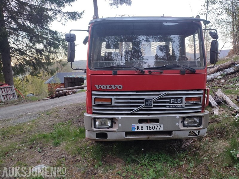 1986 Volvo FL616 4x2 Lastebil med kran Mannskapskurv Vinterdekk REPARASJONSOBJEKT - Autokran: das Bild 3 1986 Volvo FL616 4x2 Lastebil med kran Mannskapskurv Vinterdekk REPARASJONSOBJEKT - Autokran: das Bild 3