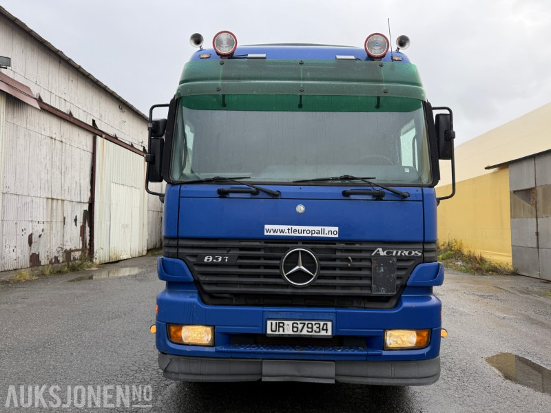 2003 Mercedes-Benz 1831L/60 4X2 - Koffer LKW: das Bild 2 2003 Mercedes-Benz 1831L/60 4X2 - Koffer LKW: das Bild 2