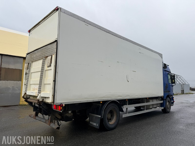 2003 Mercedes-Benz 1831L/60 4X2 - Koffer LKW: das Bild 4 2003 Mercedes-Benz 1831L/60 4X2 - Koffer LKW: das Bild 4