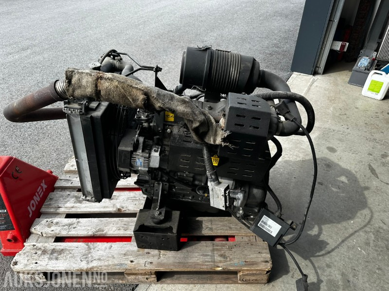 2010 Yanmar 4TNV84T-GGEH - Baugeräte: das Bild 2 2010 Yanmar 4TNV84T-GGEH - Baugeräte: das Bild 2