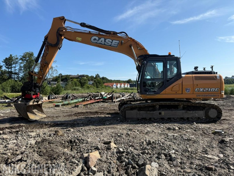 2015 Case CX210C BELTEGRAVER ROTOTILT ENGCON MASKINSTYRING SERVICEHISTORIKK LITE TIMER EN EIER. - Bagger: das Bild 1 2015 Case CX210C BELTEGRAVER ROTOTILT ENGCON MASKINSTYRING SERVICEHISTORIKK LITE TIMER EN EIER. - Bagger: das Bild 1